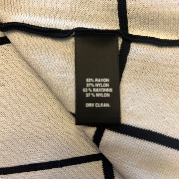 Saks 5th Ave black /white dress Size S/P Excellent condition - Picture 8 of 8